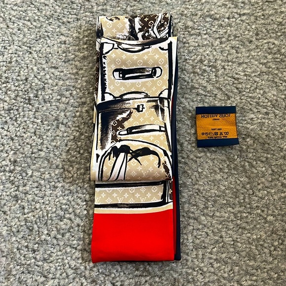 LOUIS VUITTON
Silk Monogram Trunks Bandeau Brown - Picture 6 of 6